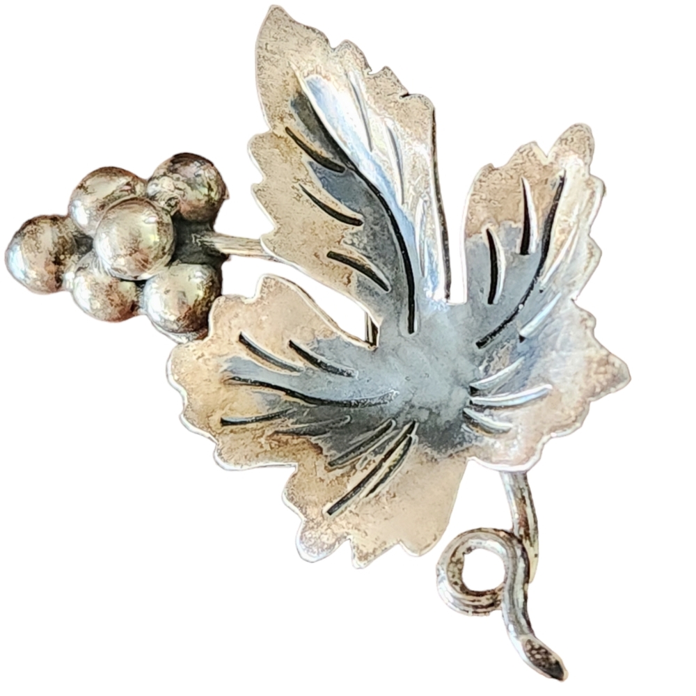 Mexico 925 Stamped  Vintage Sterling Silver Taxco Grape Cluster Leaf Brooch